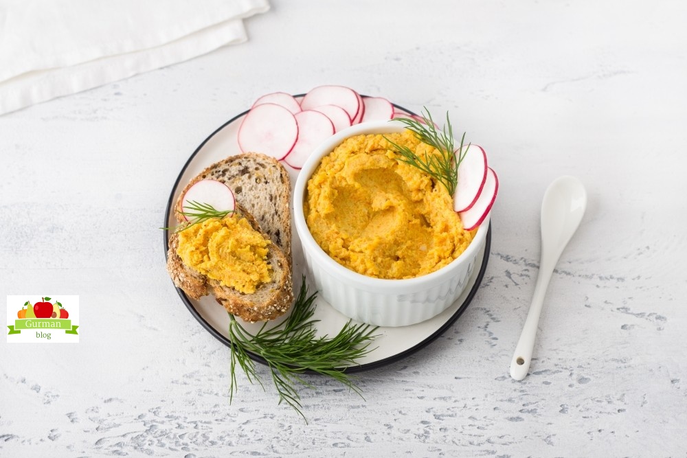 Яичный паштет с луком и морковью