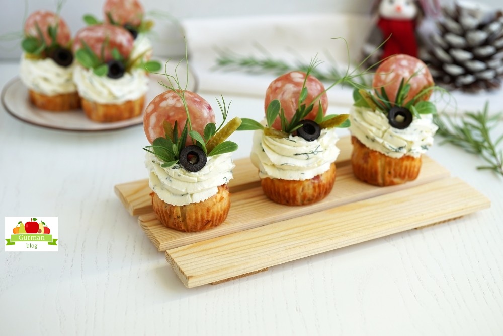 Закусочные капкейки c ветчиной и сыром на Новый год