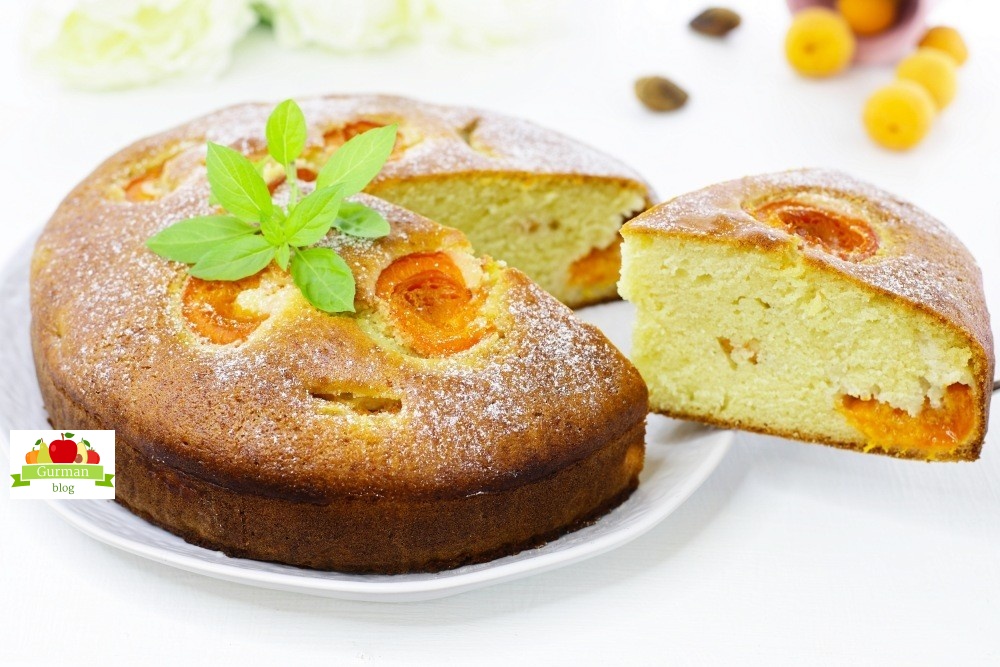 Заливной пирог с абрикосами