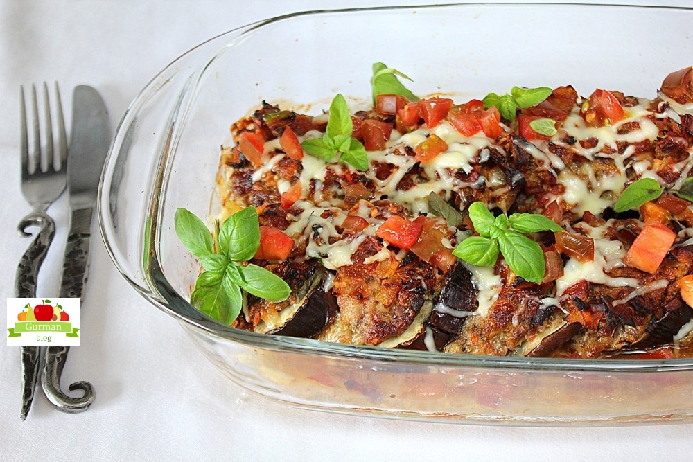 Запеченные баклажаны с фаршем