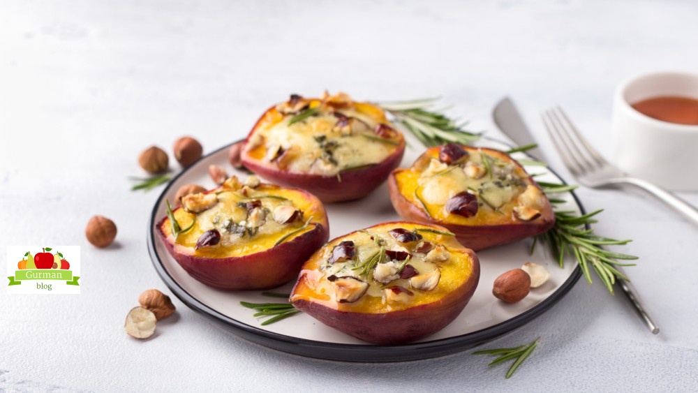 Запечённые с голубым сыром персики