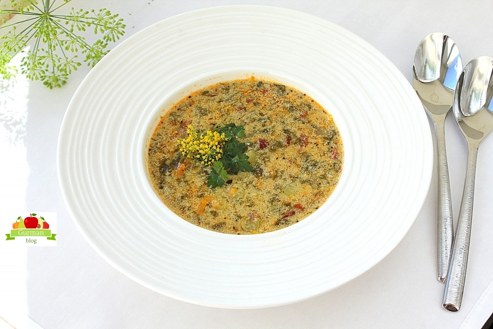 Зеленые щи со щавелем и яйцом