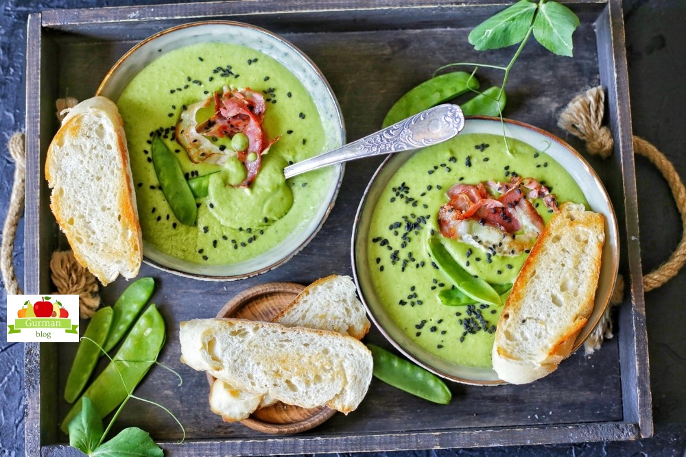 Зеленый суп из горошка с беконом